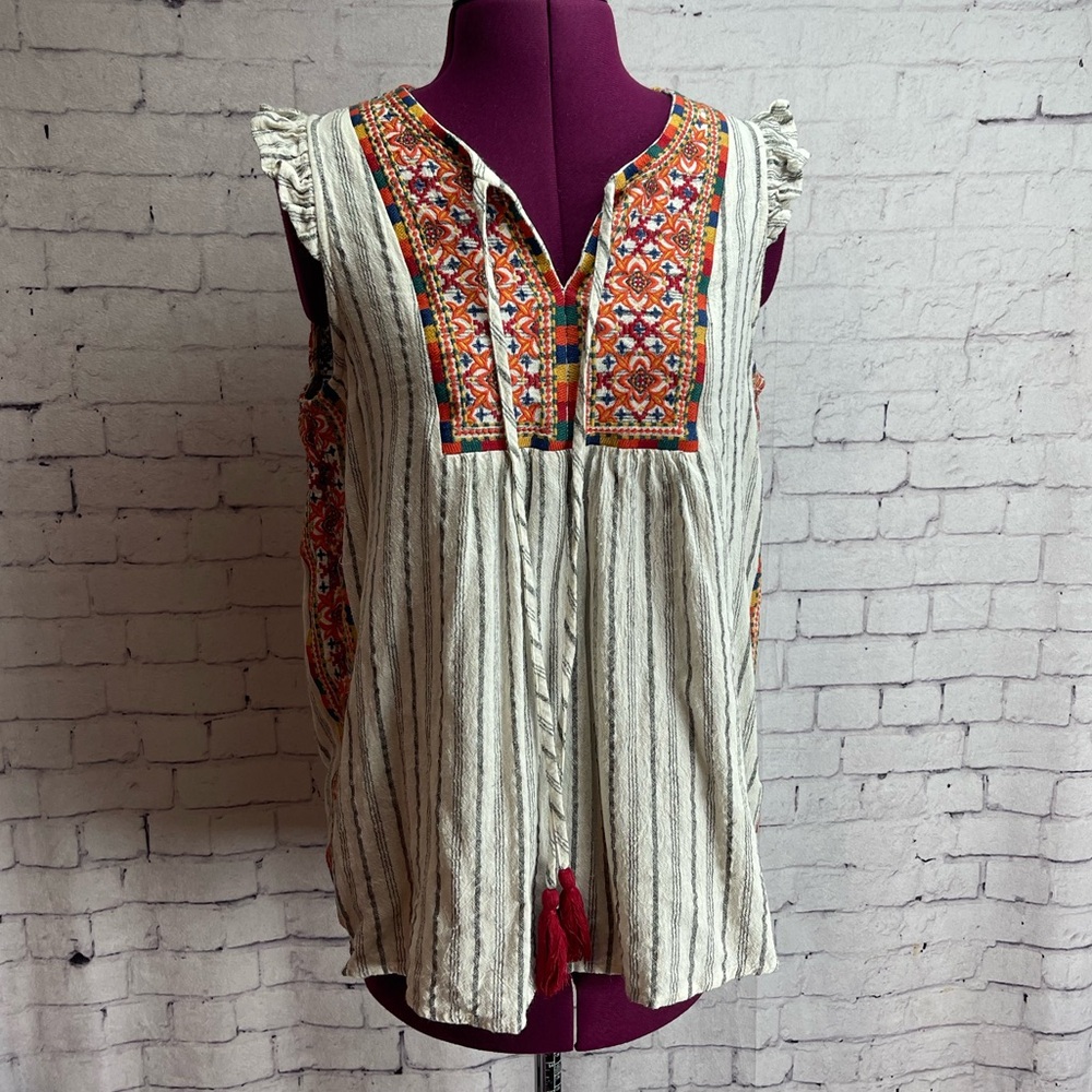 Savanna Jane size small sleeveless blouse with embroidered details